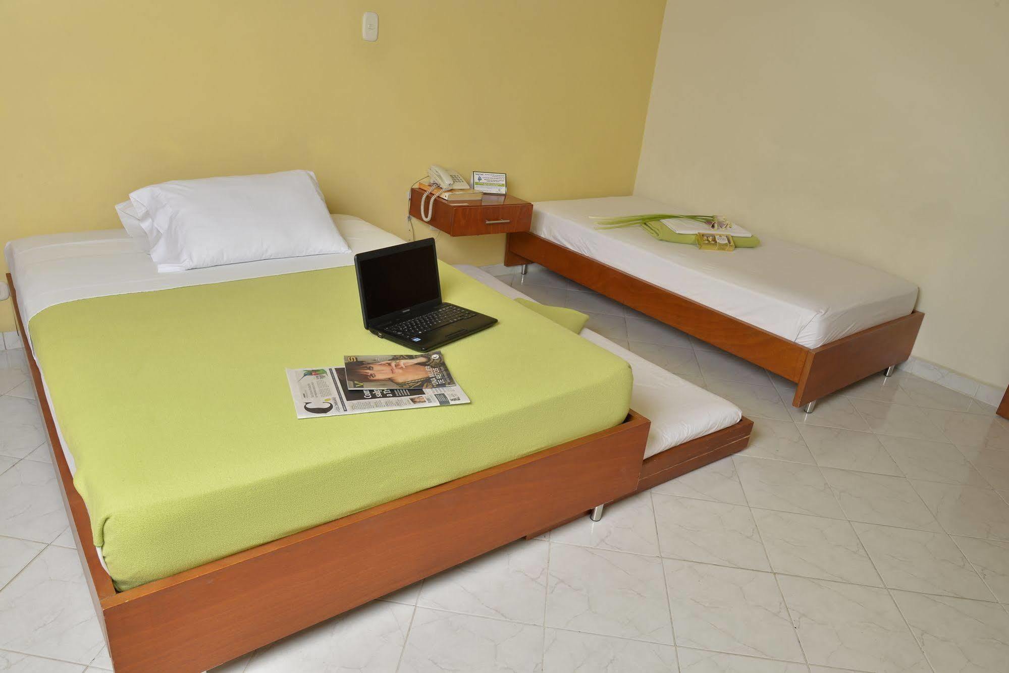 Casa Portico Hotel Medellin Bagian luar foto