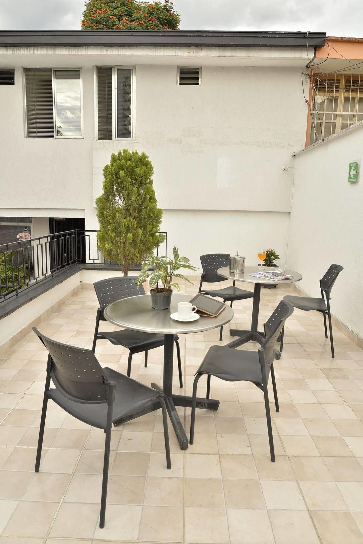 Casa Portico Hotel Medellin Bagian luar foto